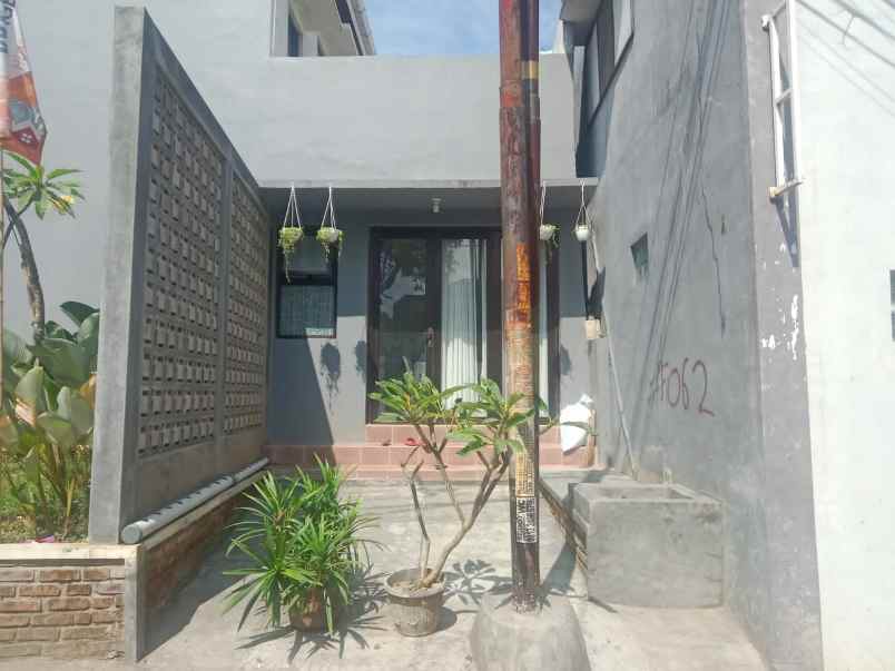 dijual rumah di dalam cluster puri