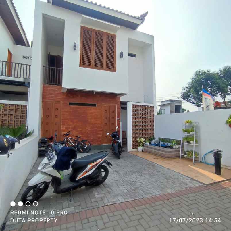 dijual rumah di dalam cluster puri