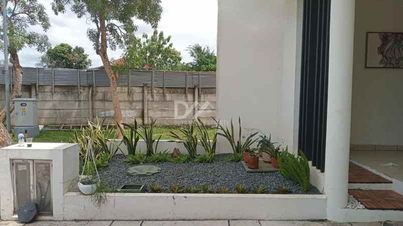 dijual rumah di graha raya