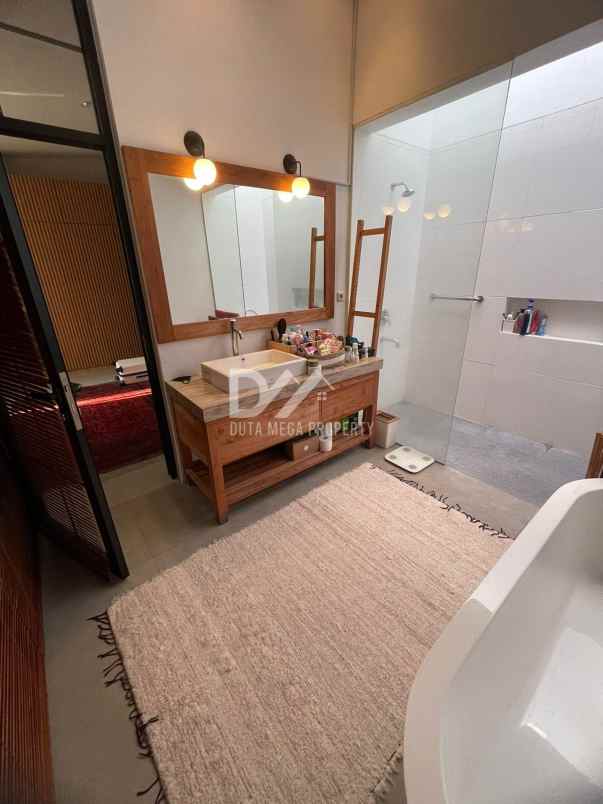 dijual rumah di ozone residence jaksel