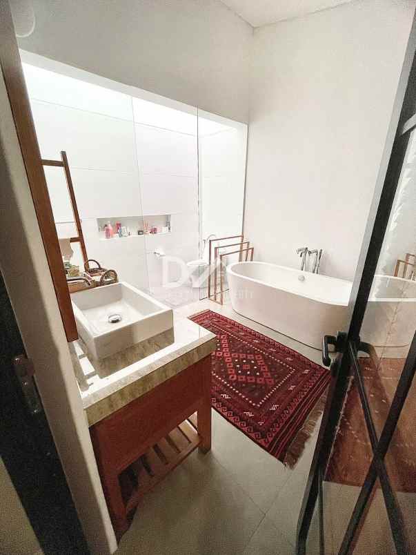 dijual rumah di ozone residence jaksel