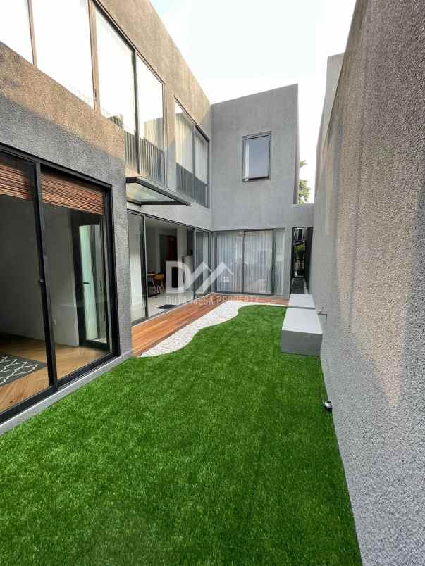 dijual rumah di ozone residence jaksel