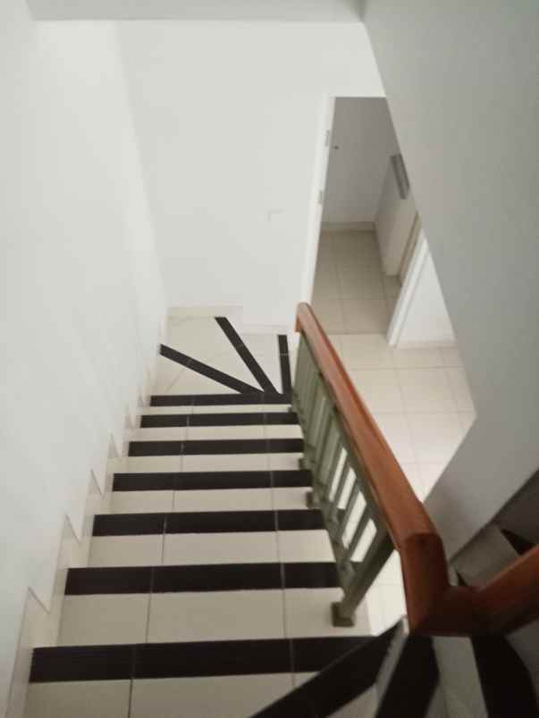 dijual rumah di virginia village gading serpong