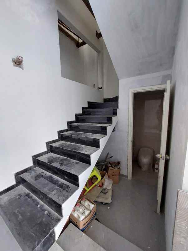 dijual rumah galaxy bumi permai araya