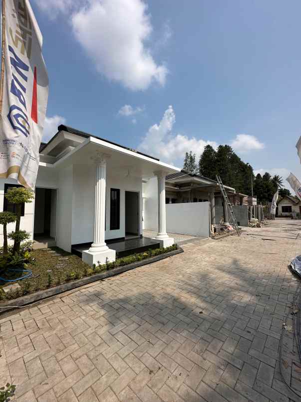 dijual rumah godean km 7