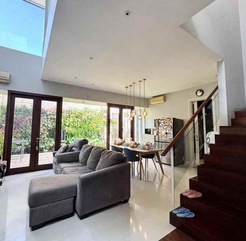dijual rumah graha famili