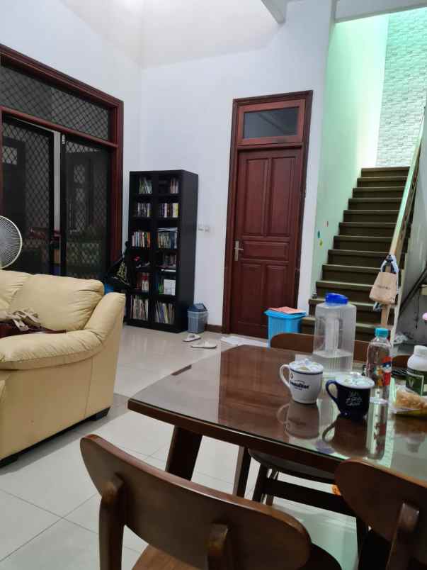 dijual rumah graha santosa regency