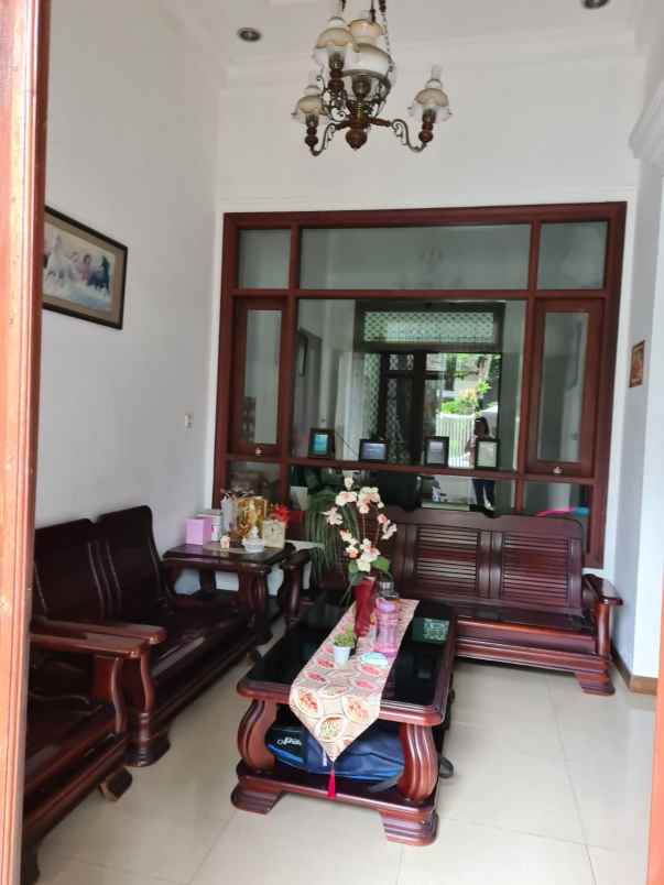 dijual rumah graha santosa regency