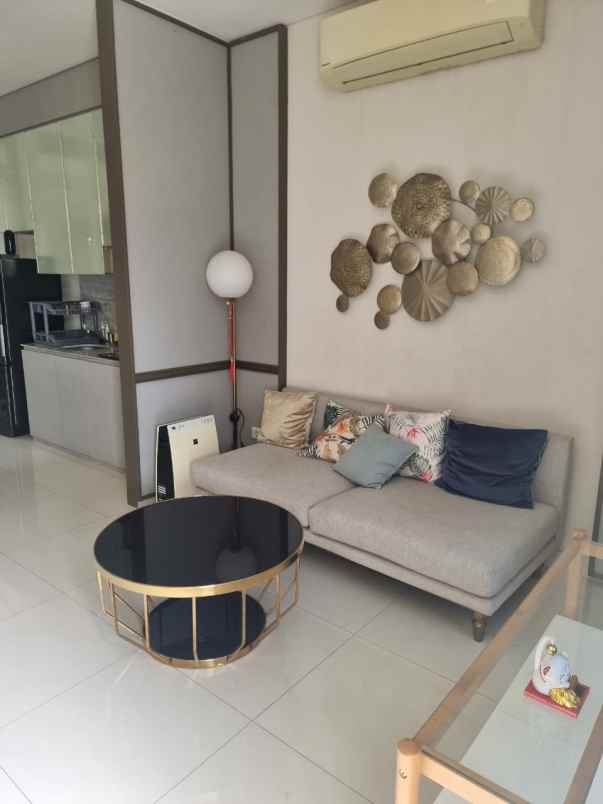 dijual rumah grand pakuwon