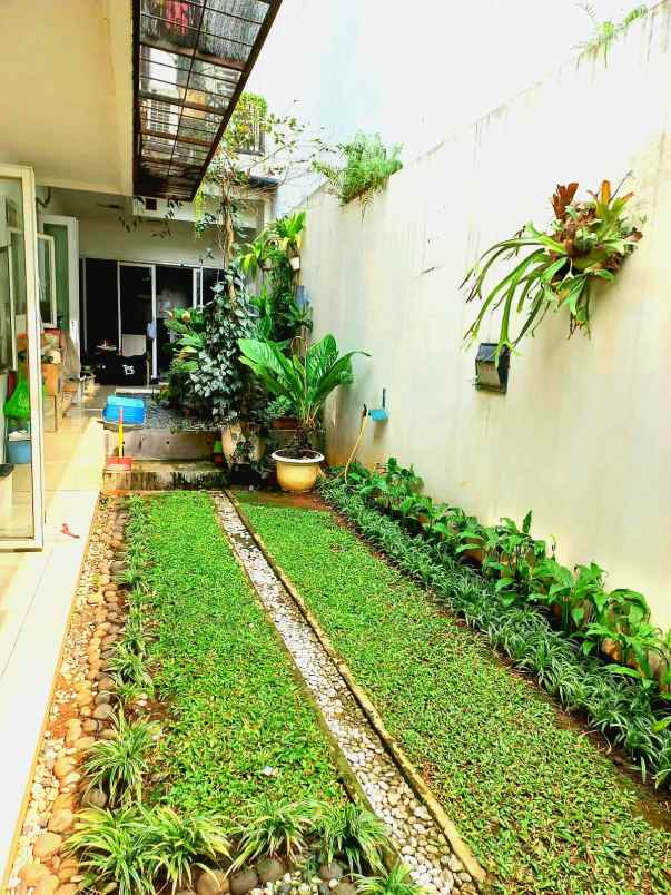 dijual rumah green andara residence