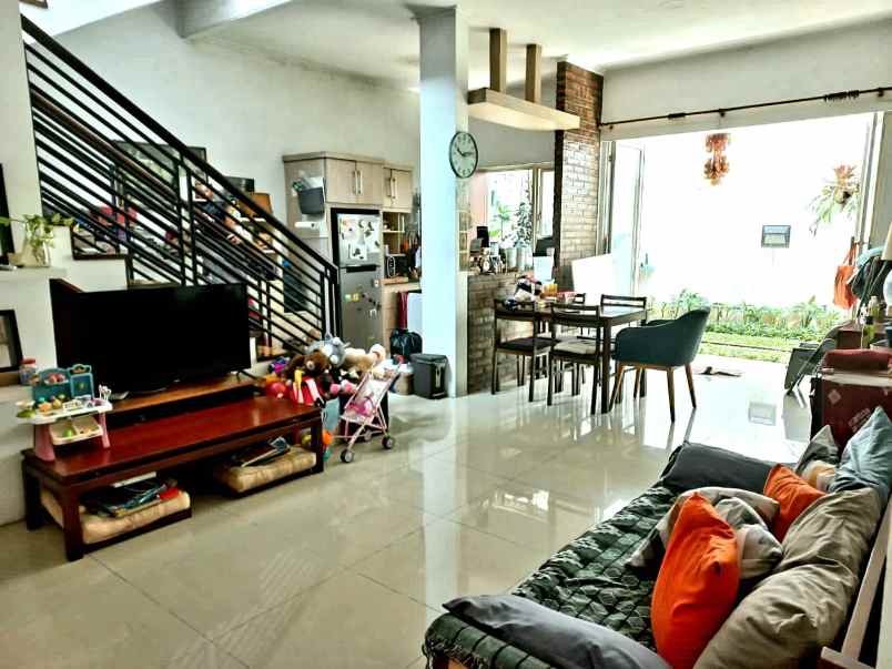 dijual rumah green andara residence