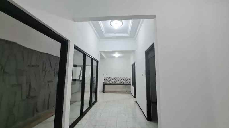 dijual rumah ikan piranha