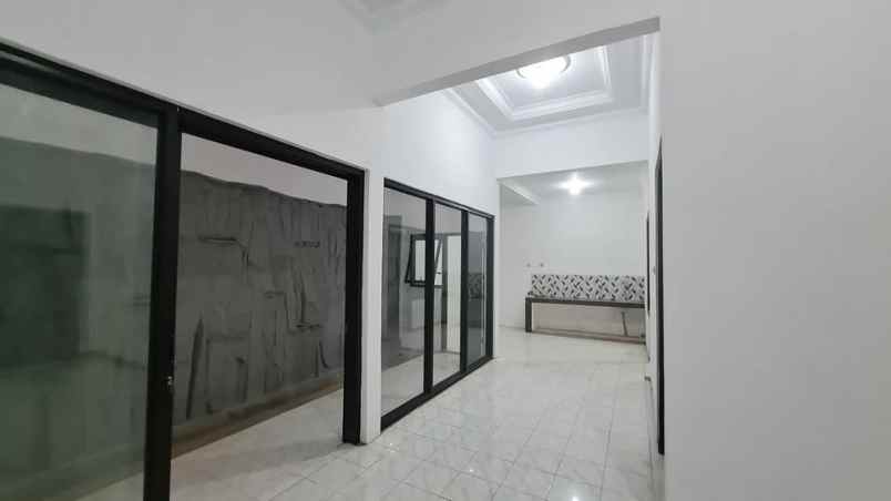 dijual rumah ikan piranha