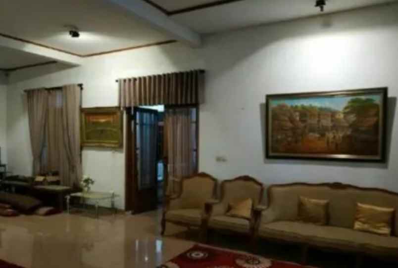 dijual rumah j karawitan no rt rw kec