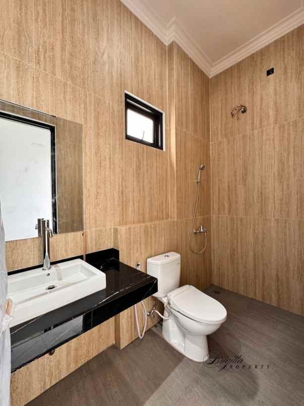 dijual rumah jalan babatan pantqi