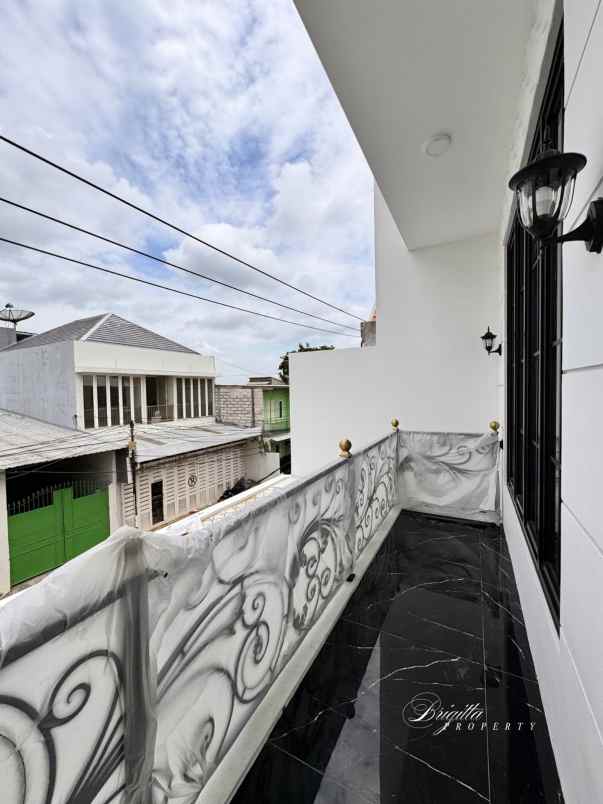 dijual rumah jalan babatan pantqi