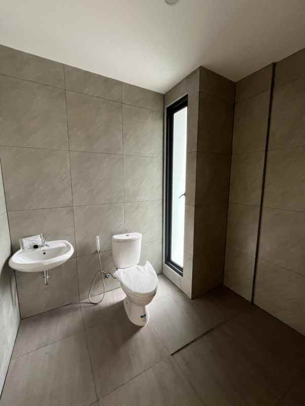 dijual rumah jalan cinere megapolitan