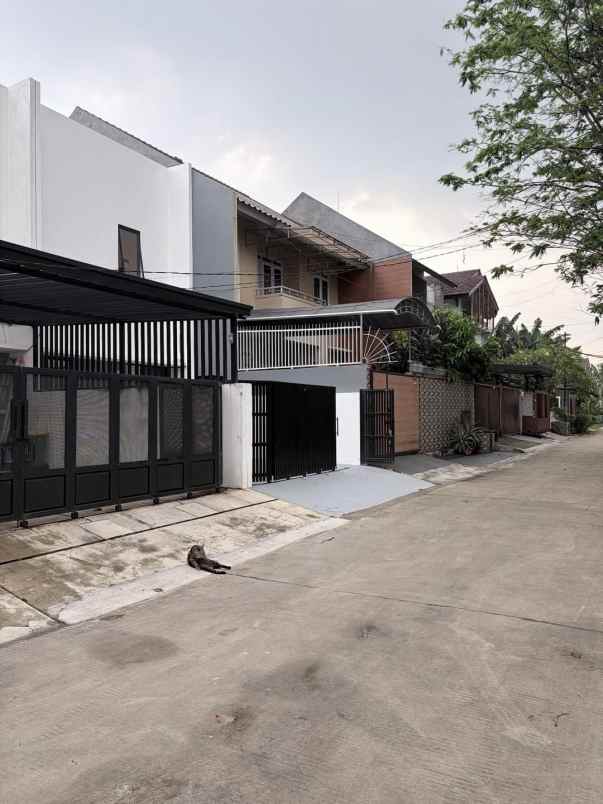 dijual rumah jalan cinere megapolitan