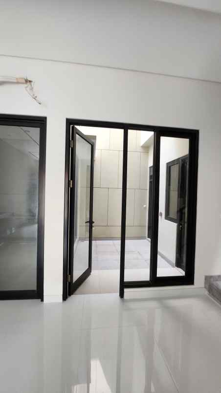 dijual rumah jalan darmo permai selatan