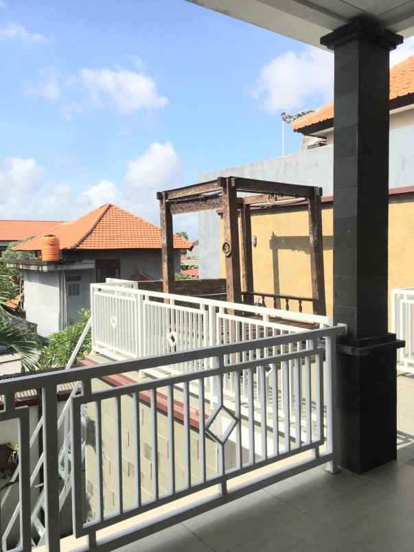 dijual rumah jalan drupadi renon