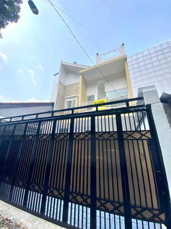 dijual rumah jalan dukuh kramat jati