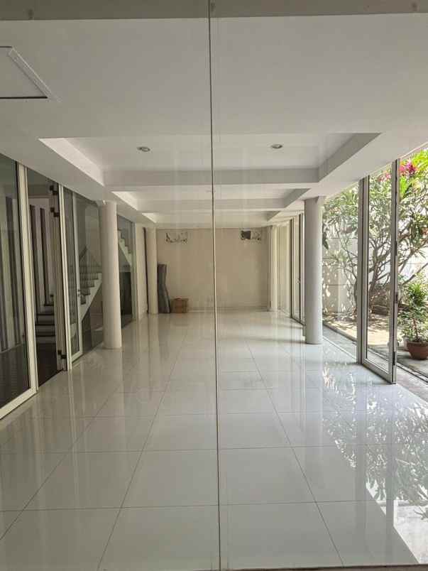 dijual rumah jalan graha famili