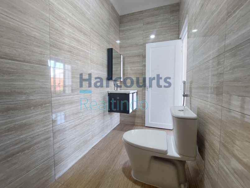 dijual rumah jalan kejaksaan raya