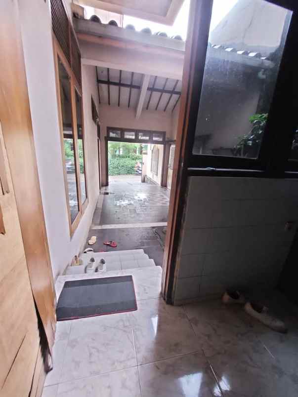 dijual rumah jalan kemiri beji depok