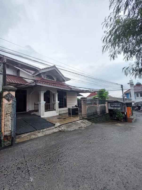 dijual rumah jalan kemiri beji depok