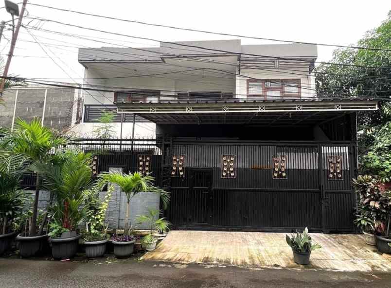 dijual rumah jalan letjen mt haryono