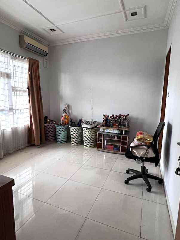 dijual rumah jalan letjen mt haryono