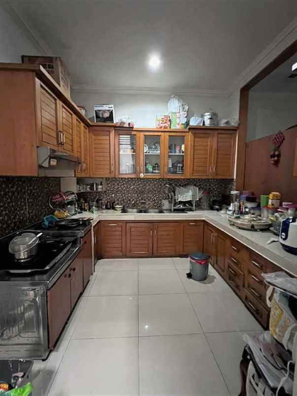 dijual rumah jalan letjen mt haryono