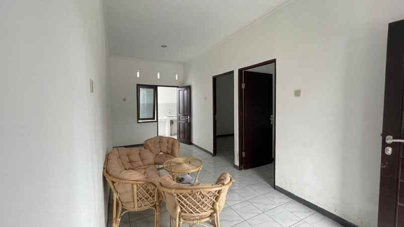 dijual rumah jalan mambang tengah