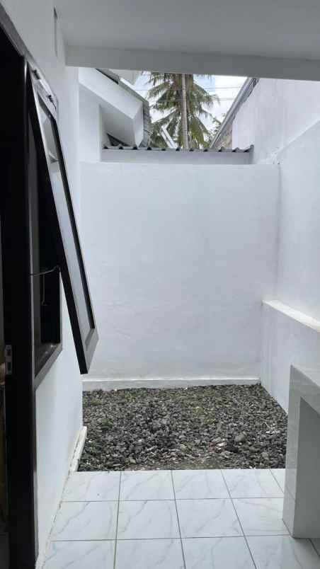 dijual rumah jalan mambang tengah