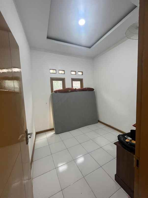 dijual rumah jalan manggis