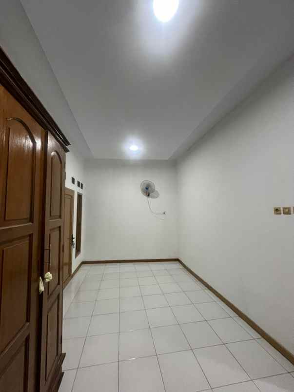 dijual rumah jalan manggis