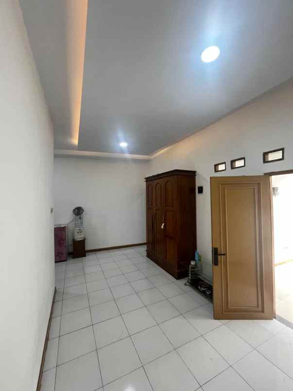 dijual rumah jalan manggis