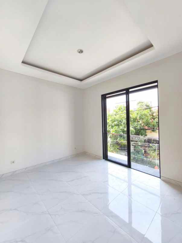 dijual rumah jalan mulyosari utara