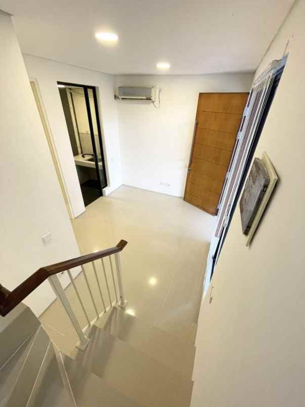 dijual rumah jalan northwest hill