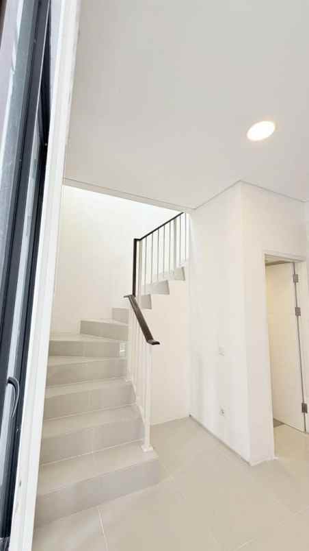 dijual rumah jalan northwest hill