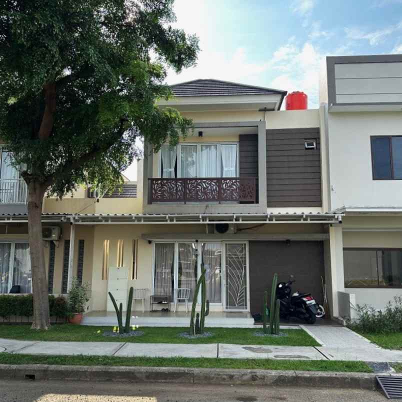 dijual rumah jalan orchard avenue grand