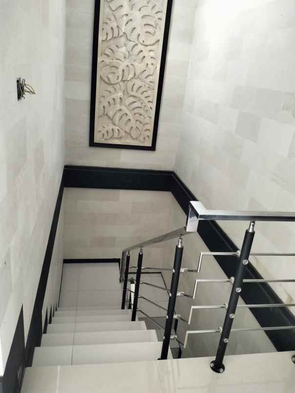 dijual rumah jalan pemogan