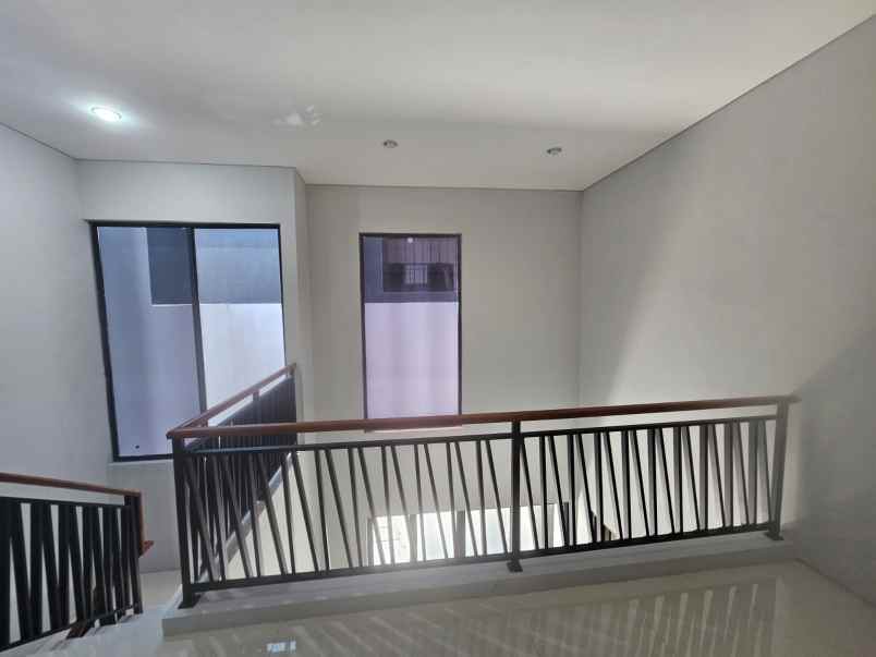 dijual rumah jalan pondok tjandra