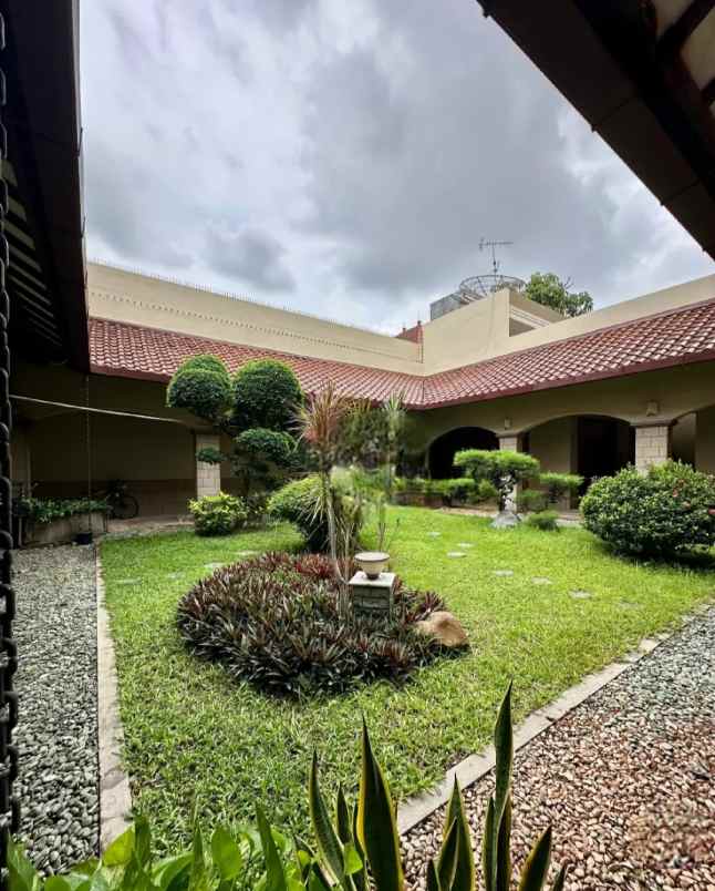 dijual rumah jalan raya margorejo