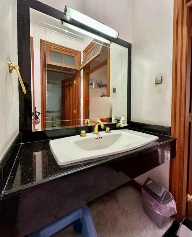 dijual rumah jalan raya margorejo