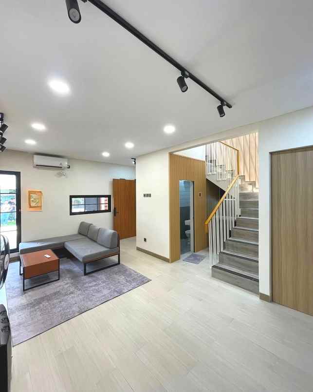 dijual rumah jalan raya pondok cabe