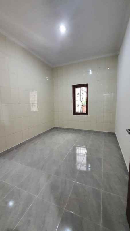 dijual rumah jalan saridana