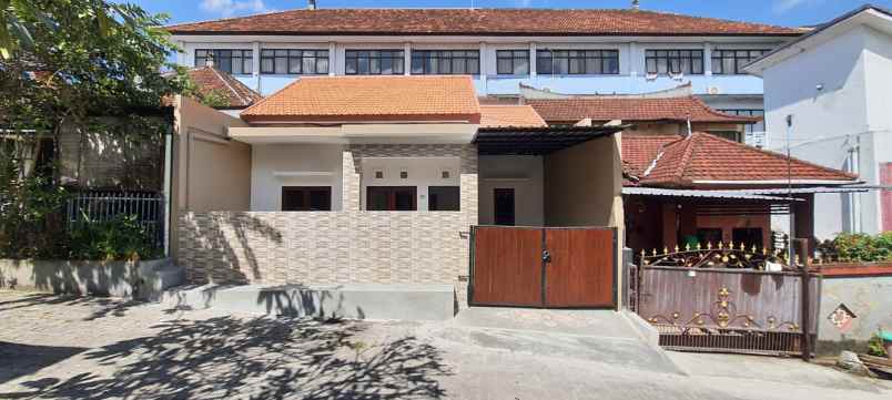 dijual rumah jalan saridana