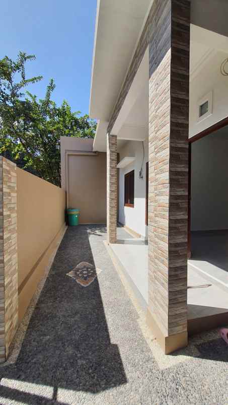 dijual rumah jalan saridana