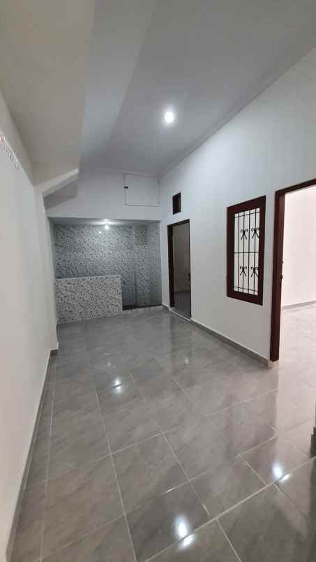 dijual rumah jalan saridana